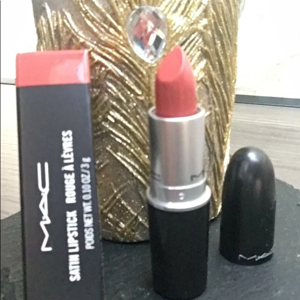 New MAC Satin Lipstick in Neutral Mauve Pink Tone Good Health